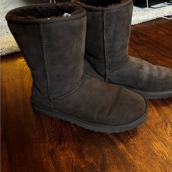 UGG Classic Short II Boots - Picture 2 of 9